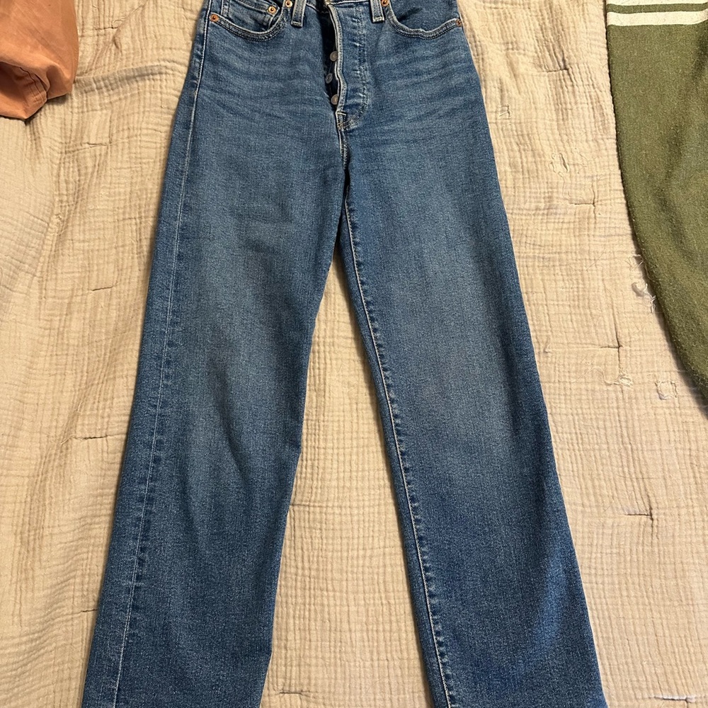 Levi's Women's Straight Leg Jeans in Blue